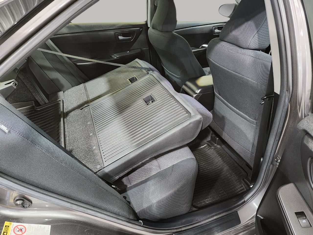 2017 Toyota Camry LE photo 29