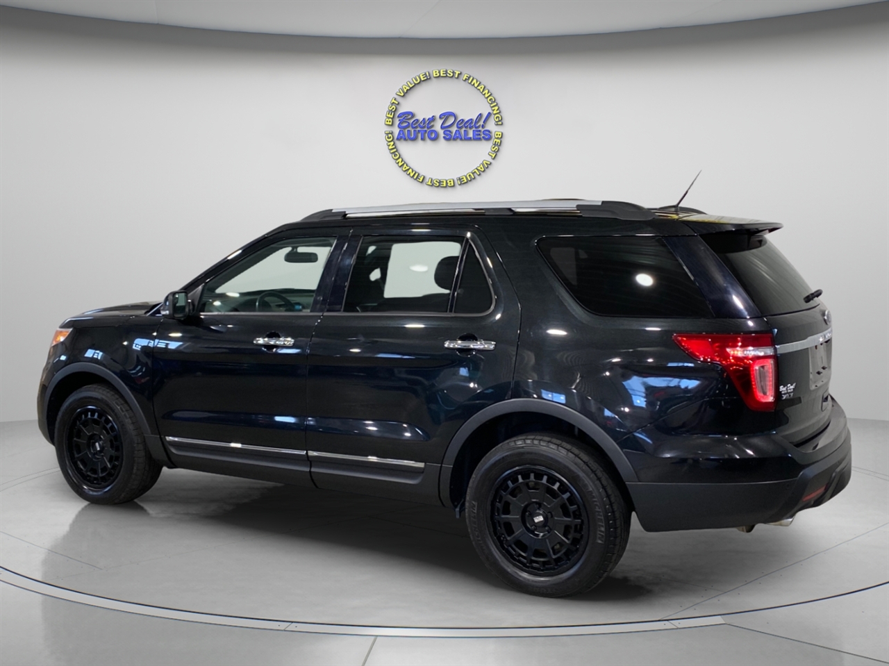 2015 Ford Explorer XLT photo 3