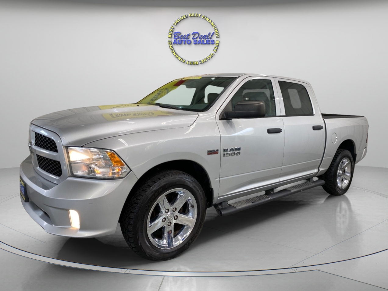 2014 RAM 1500 Express 4x4 Crew Cab 5'7" Box