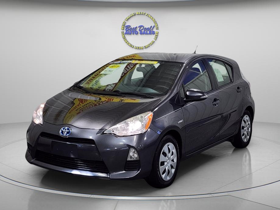 2013 Toyota Prius C photo 2