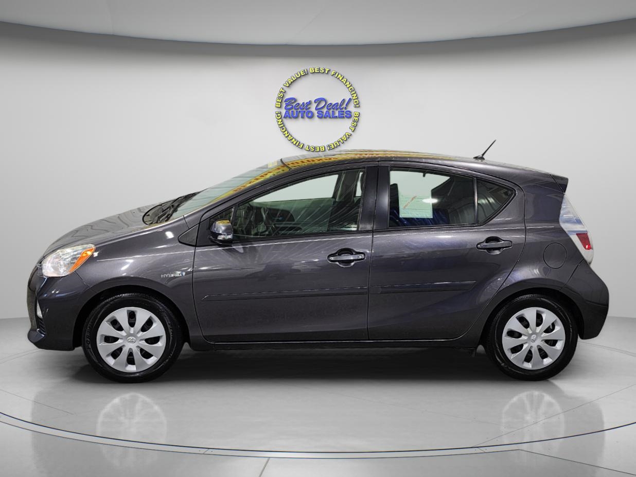 2013 Toyota Prius C photo 3