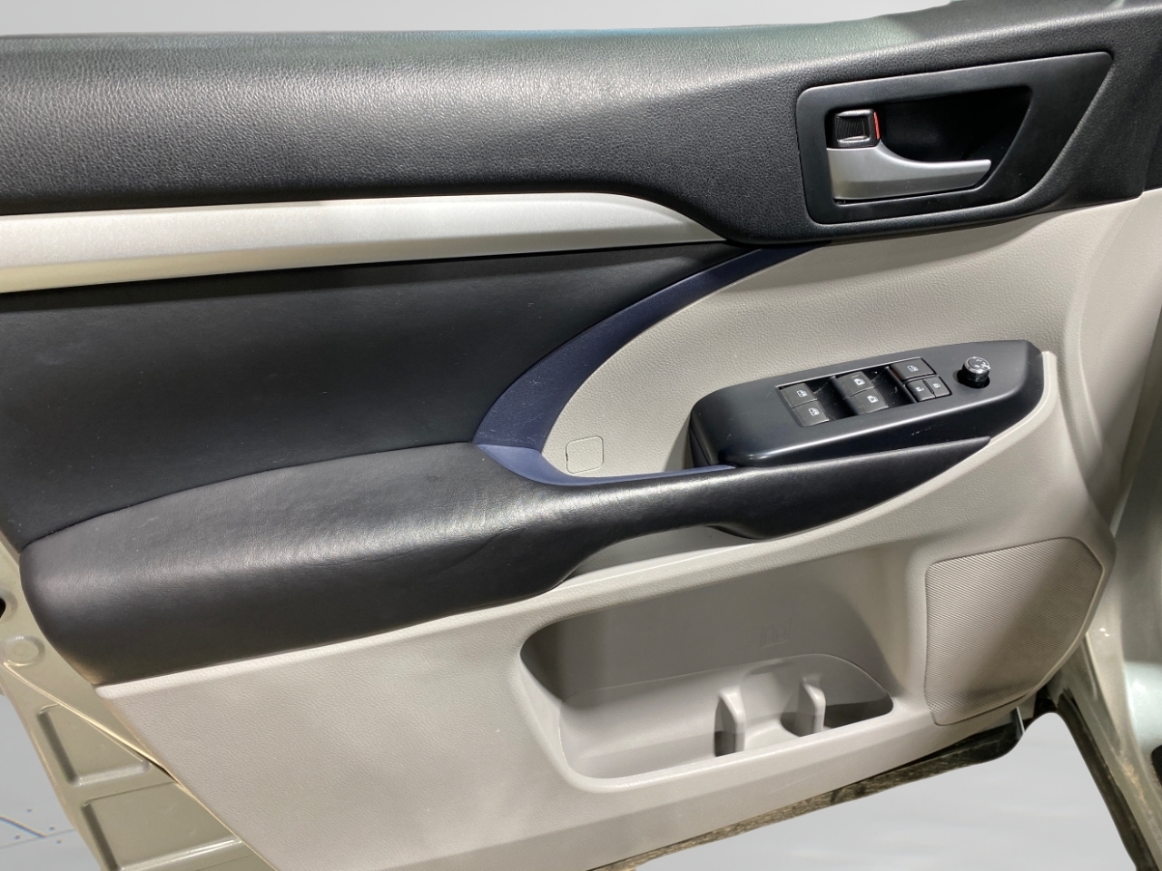 Toyota Highlander XLE AWD V6 2017