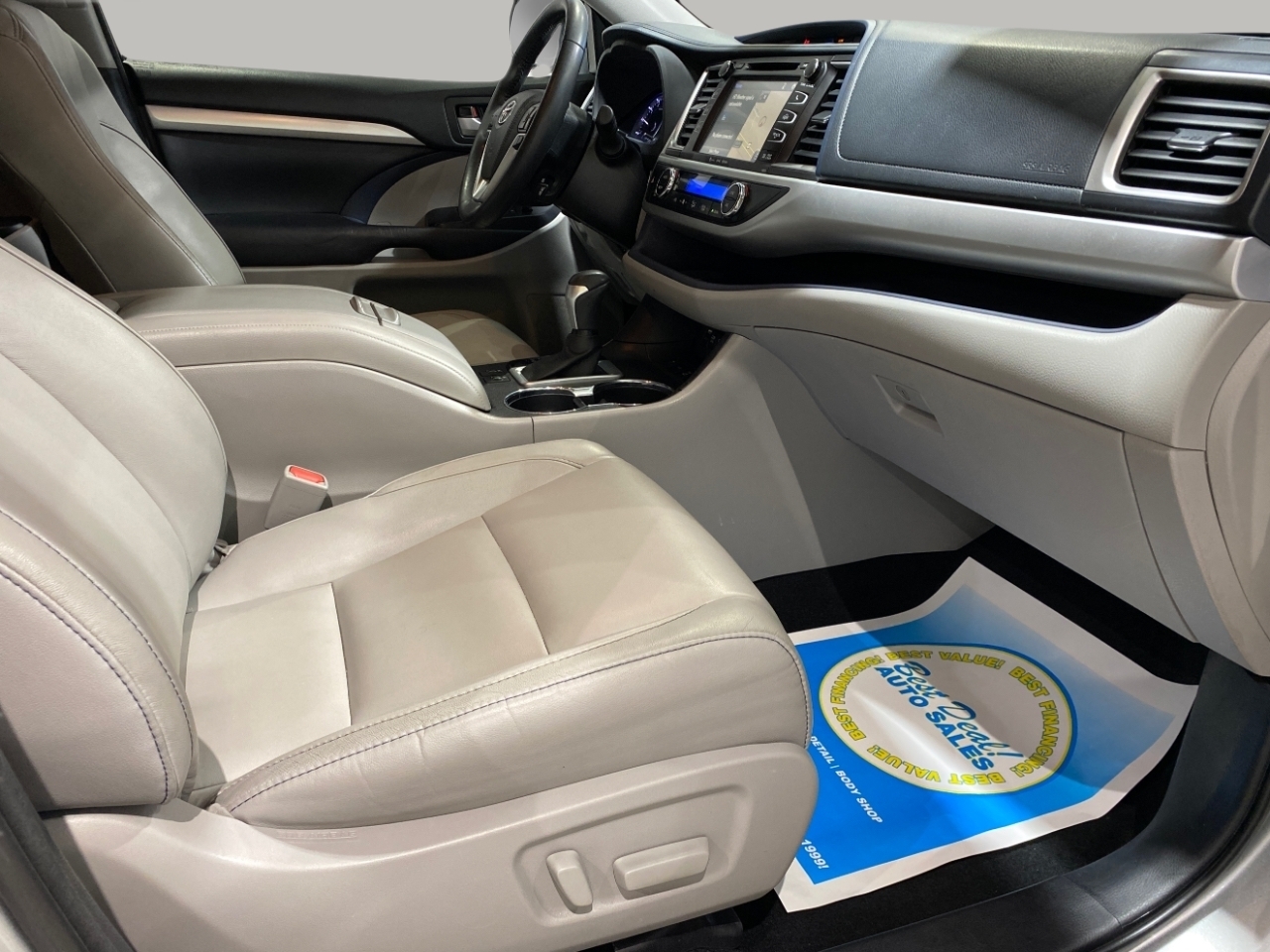 Toyota Highlander XLE AWD V6 2017