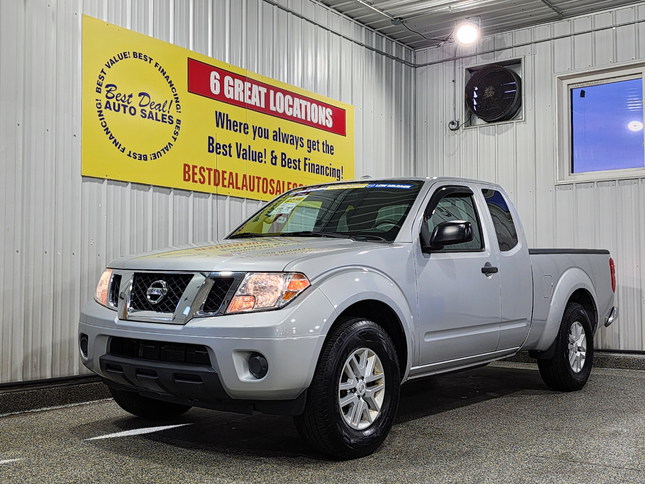 2016 Nissan Frontier 4x2 SV  V6  4DR King Cab 6.1FT SB PICKUP