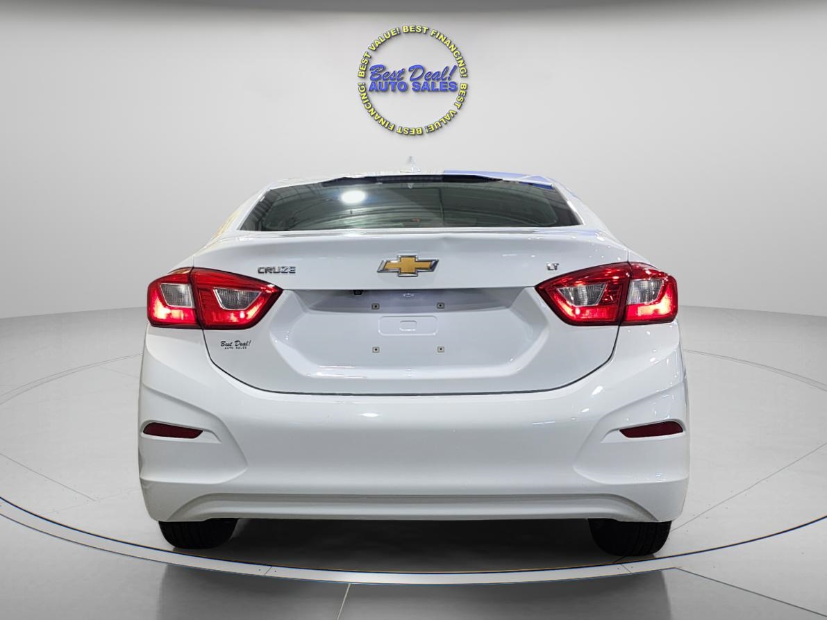2017 Chevrolet Cruze LT photo 4
