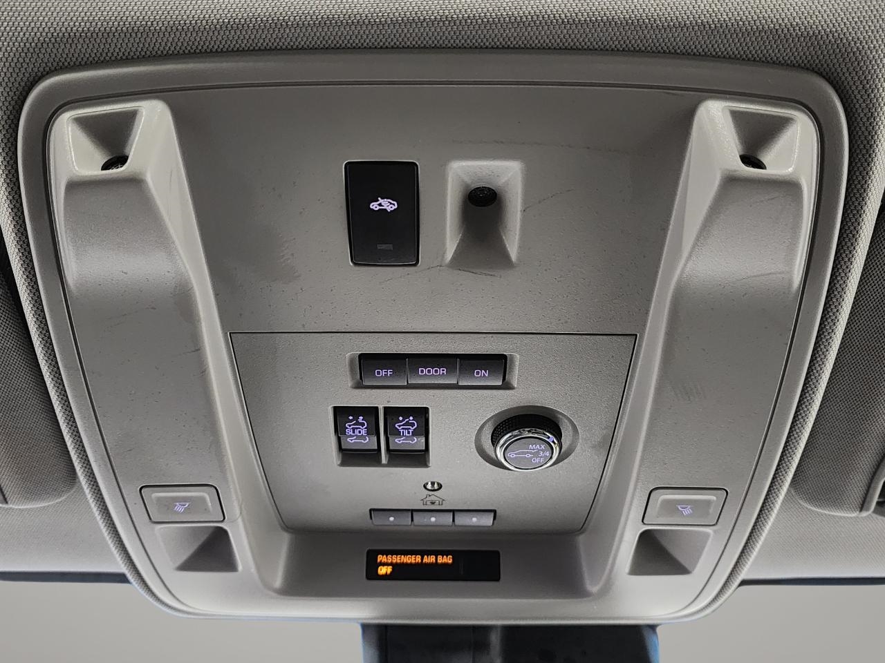 GMC Yukon XL Denali 4WD 2019