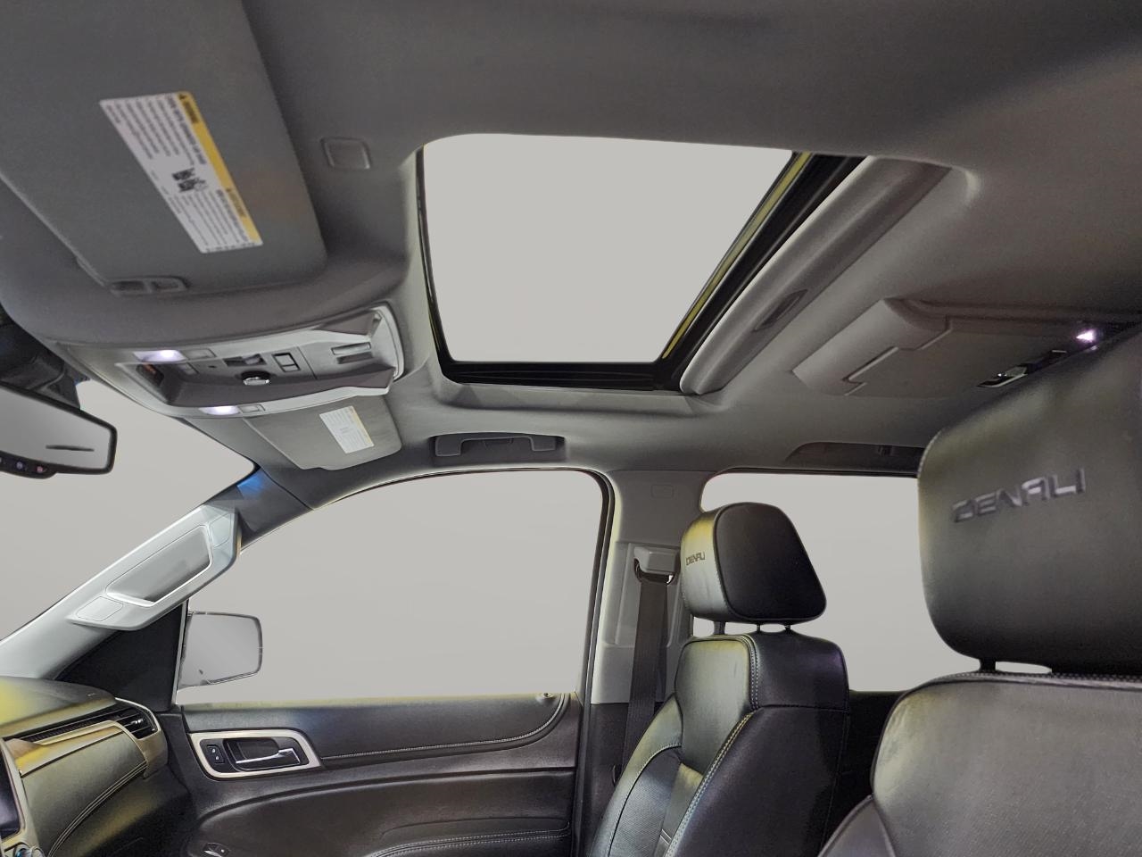 GMC Yukon XL Denali 4WD 2019