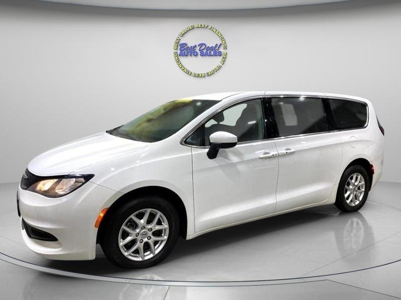 2022 Chrysler Voyager LX