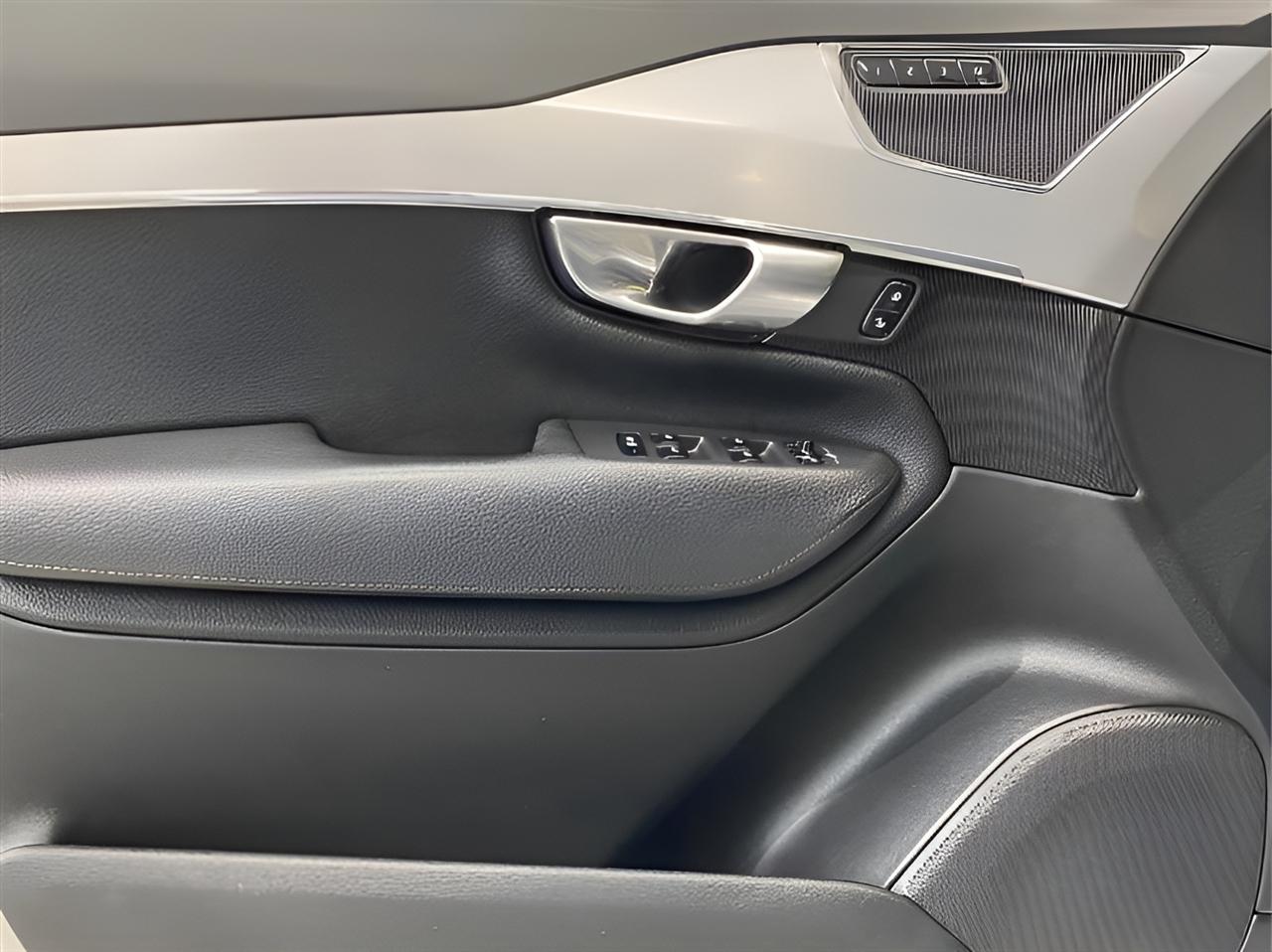 Volvo XC90 T6 Momentum AWD 2018