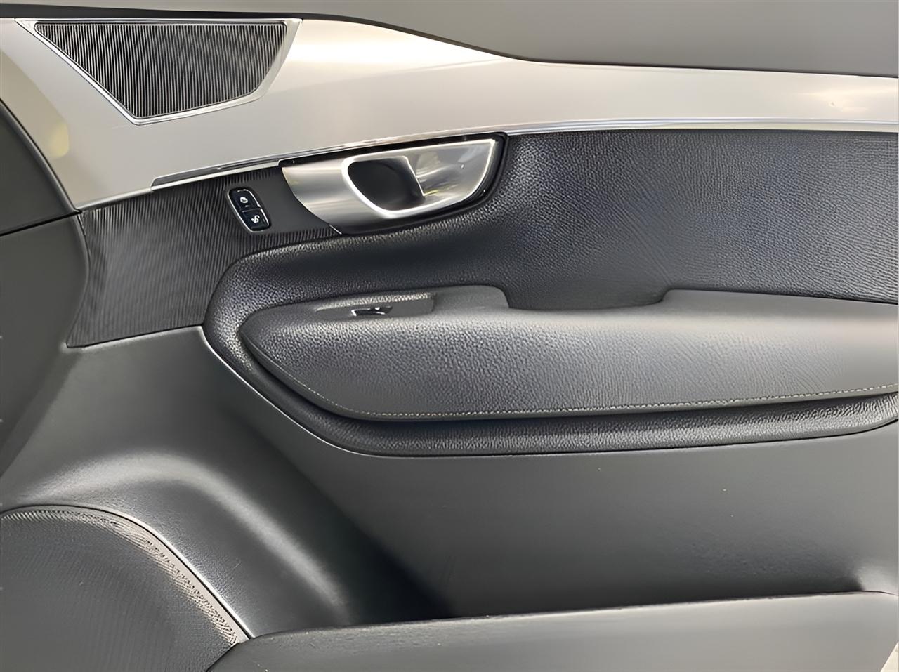 Volvo XC90 T6 Momentum AWD 2018