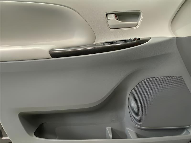 Toyota Sienna LE FWD 8-Passenger V6 2014