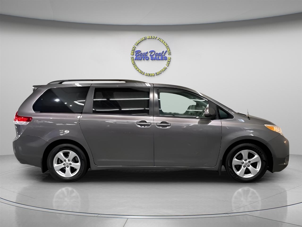 Toyota Sienna LE FWD 8-Passenger V6 2014