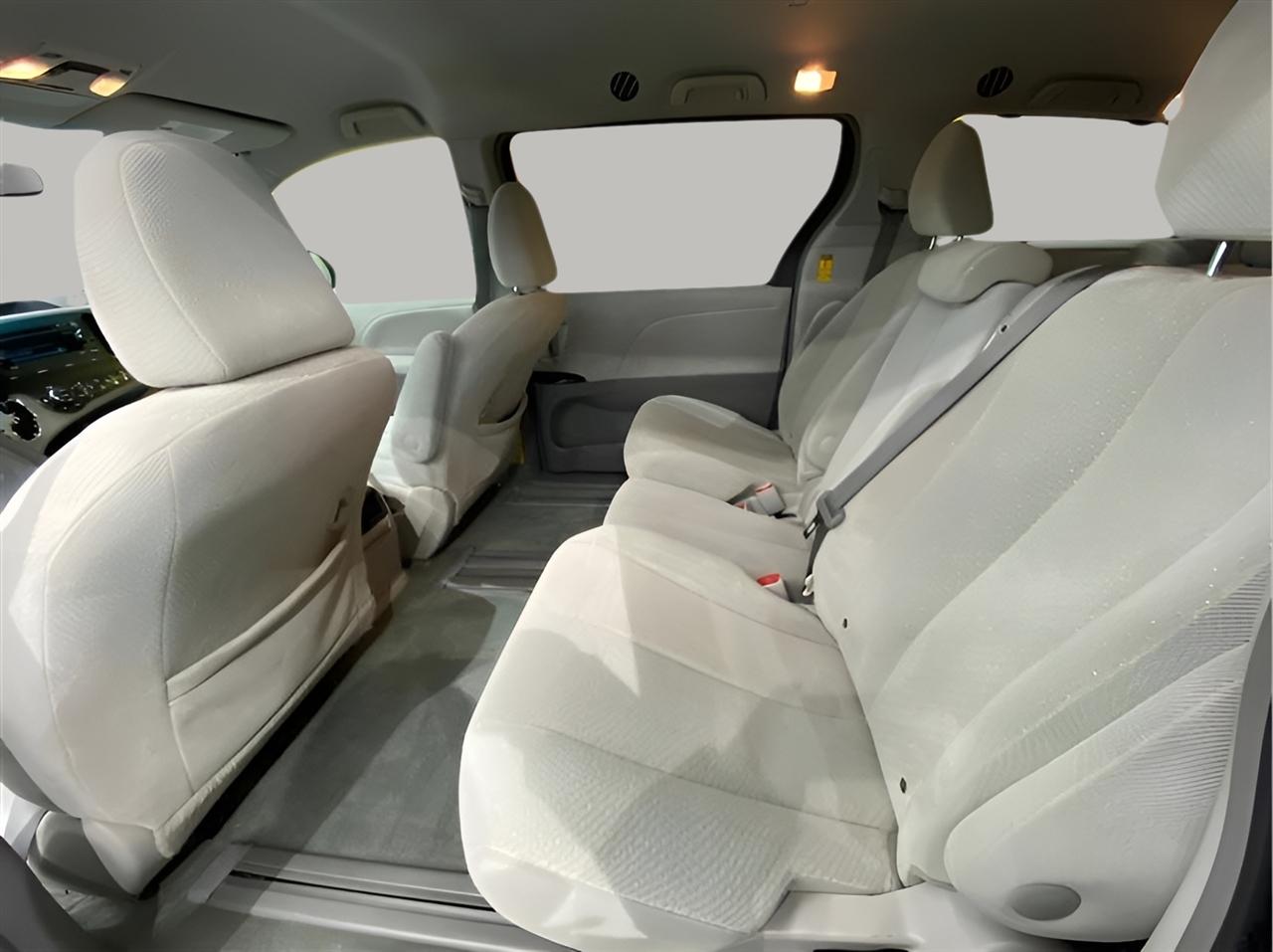 Toyota Sienna LE FWD 8-Passenger V6 2014