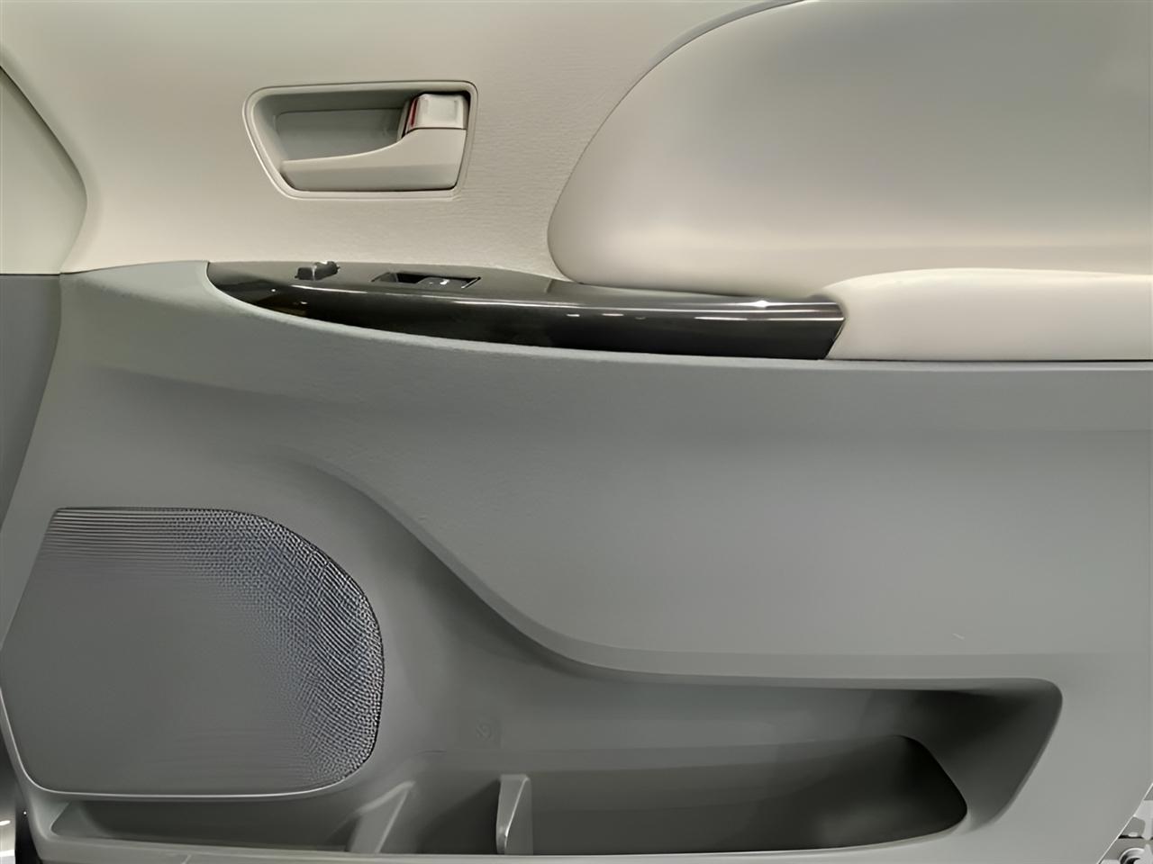 Toyota Sienna LE FWD 8-Passenger V6 2014