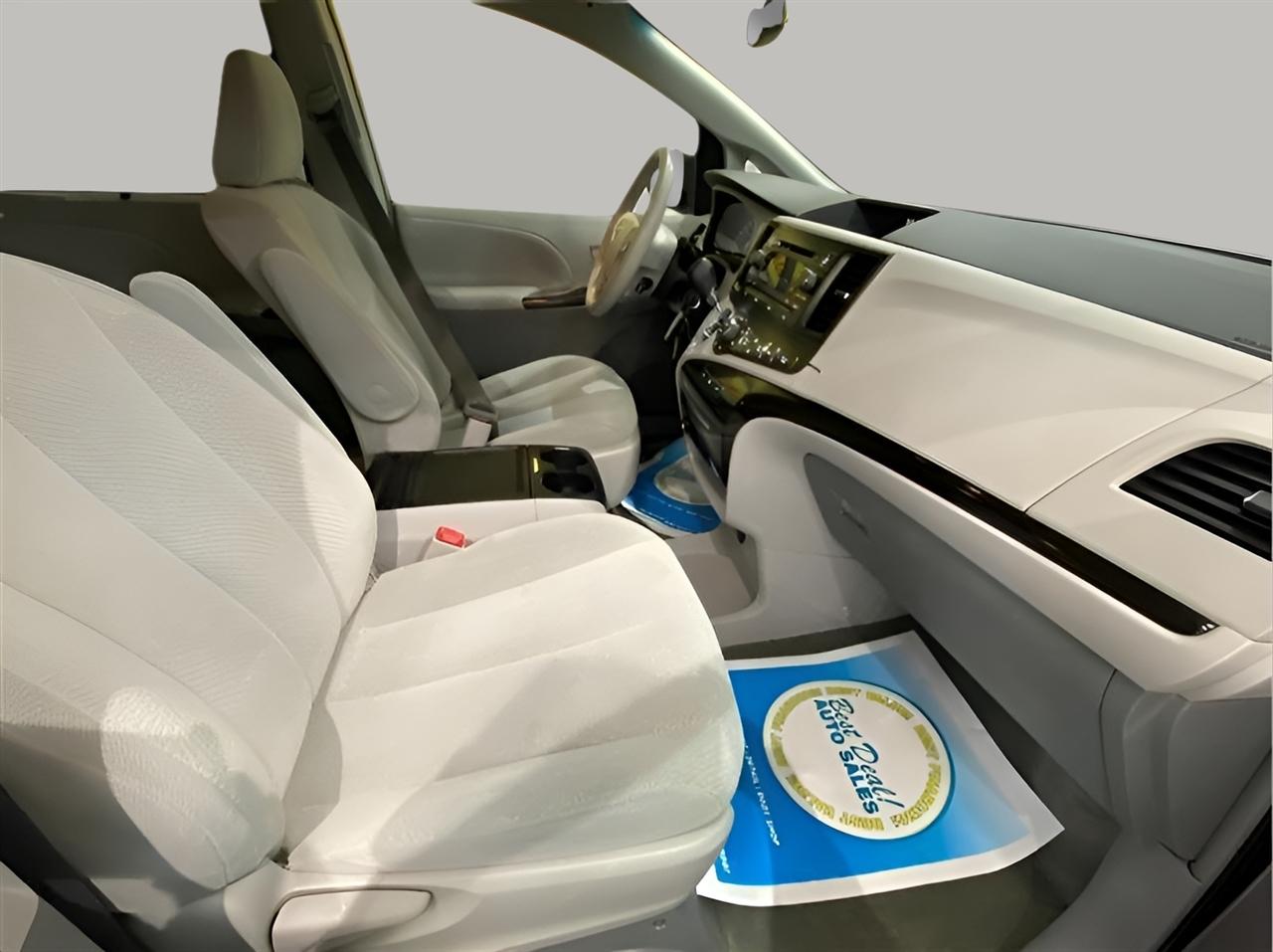 Toyota Sienna LE FWD 8-Passenger V6 2014