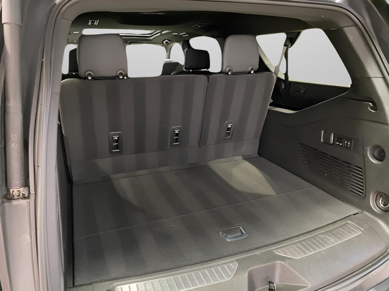 GMC Yukon XL Denali 4WD 2022