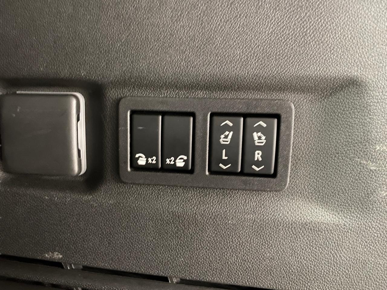 GMC Yukon XL Denali 4WD 2022