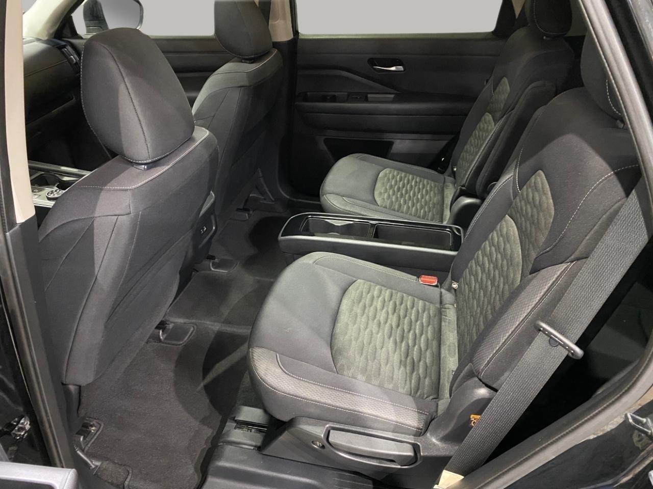 Nissan Pathfinder SV 4WD 2022
