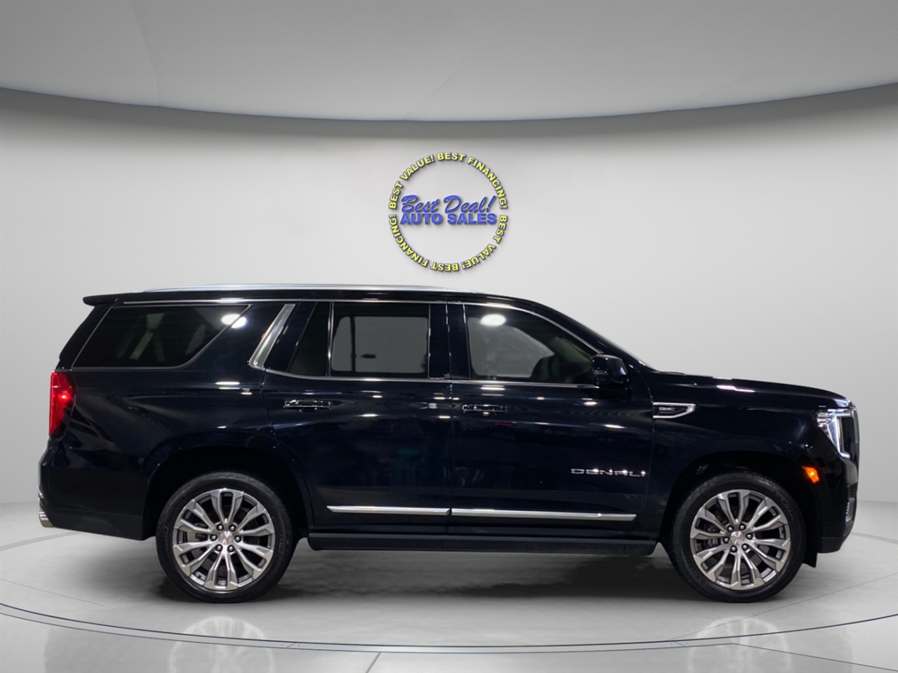 GMC Yukon Denali 4WD 2021