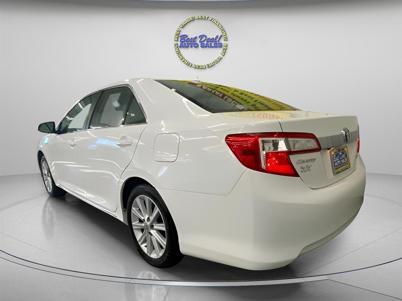 Toyota Camry Hybrid XLE 2012