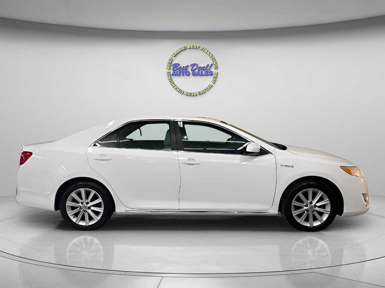 Toyota Camry Hybrid XLE 2012