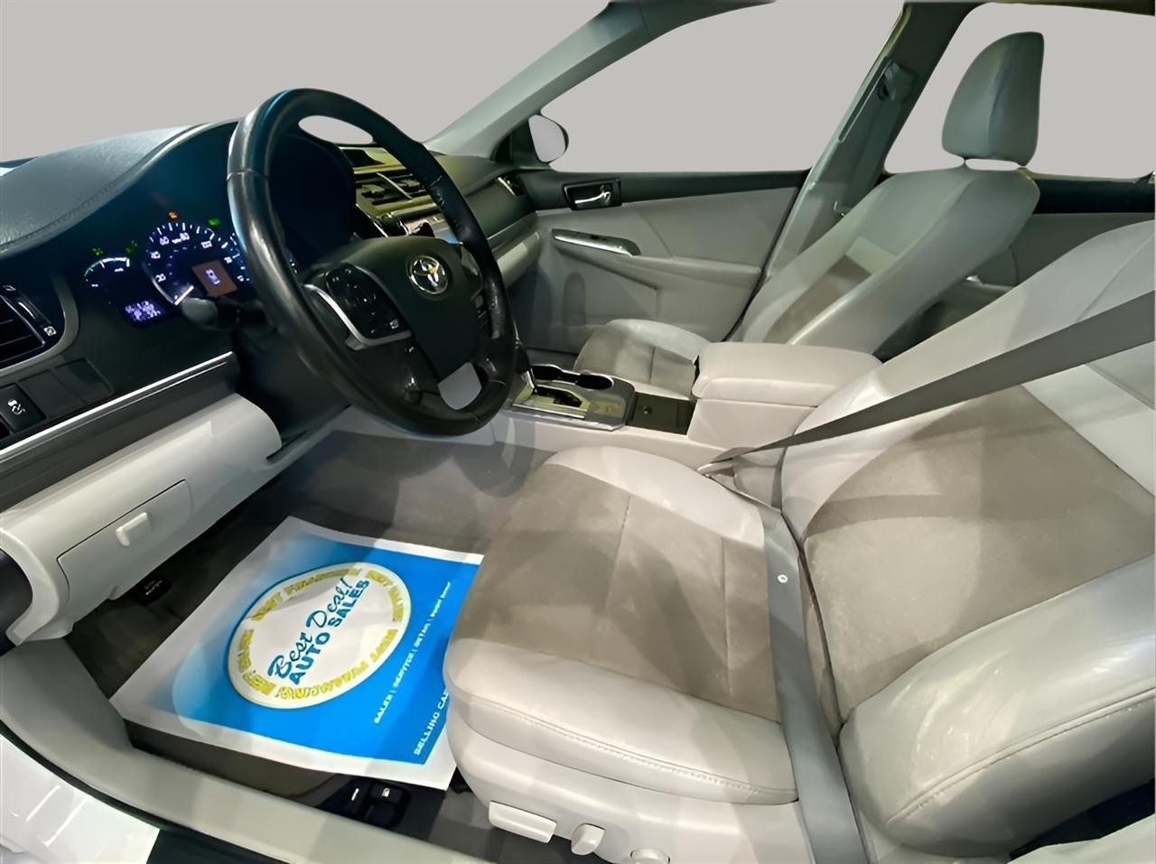 Toyota Camry Hybrid XLE 2012