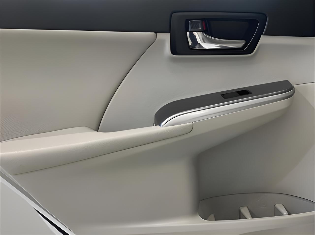 Toyota Camry Hybrid XLE 2012