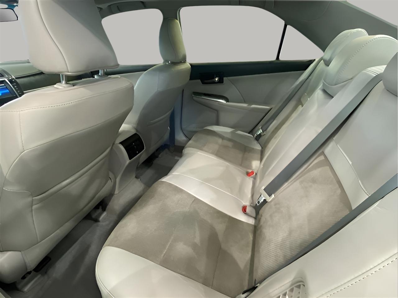 Toyota Camry Hybrid XLE 2012