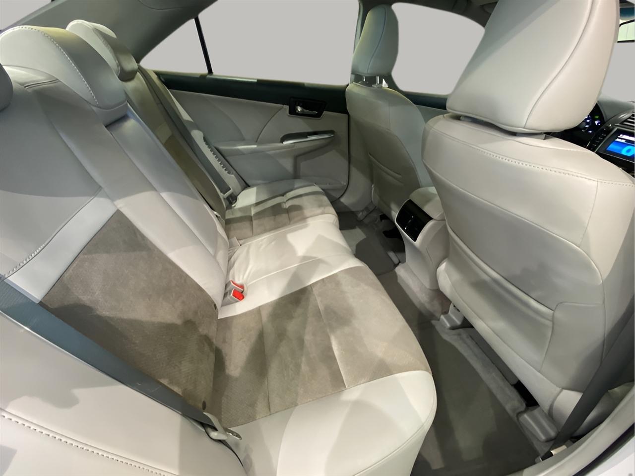 Toyota Camry Hybrid XLE 2012