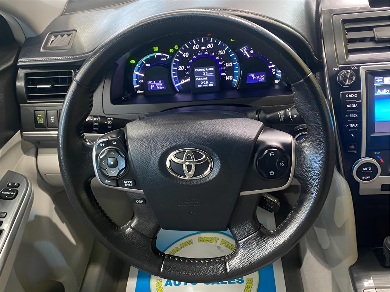 Toyota Camry Hybrid XLE 2012