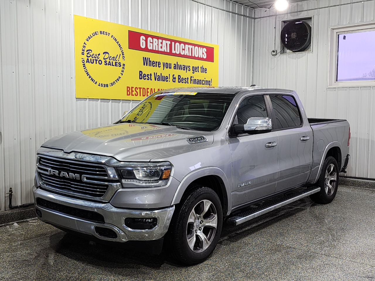 2020 RAM 1500 Laramie Crew Cab SWB 4WD 5.6FT. SB PICKUP
