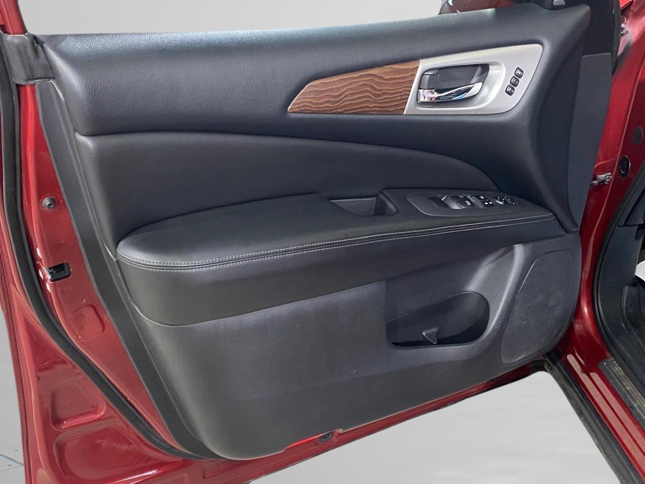 Nissan Pathfinder 4WD 4dr Platinum 2017