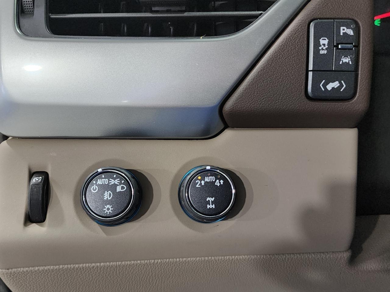 2018 Chevrolet Suburban Premier - Photo 16