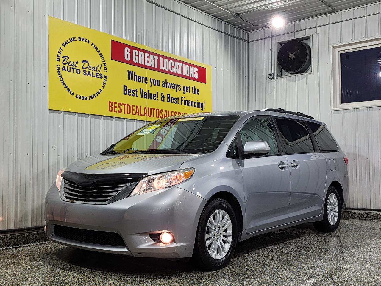 2017 Toyota Sienna XLE 8 PASSENGER 4DR MINI-VAN