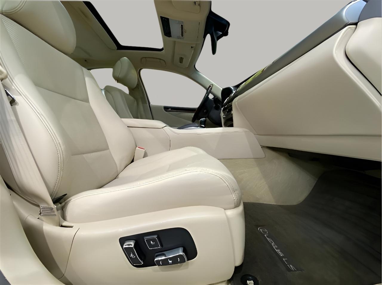 Lexus LS 460 Luxury Sedan AWD 2013
