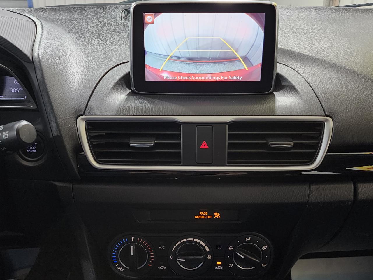 Mazda MAZDA3 i Touring AT 5-Door 2015