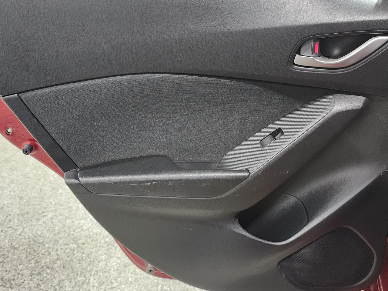 Mazda MAZDA3 i Touring AT 5-Door 2015