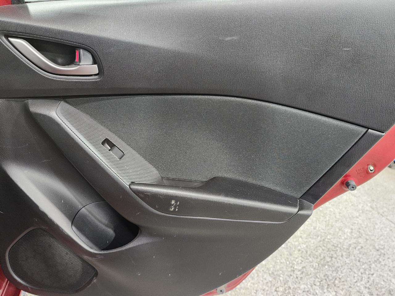 Mazda MAZDA3 i Touring AT 5-Door 2015