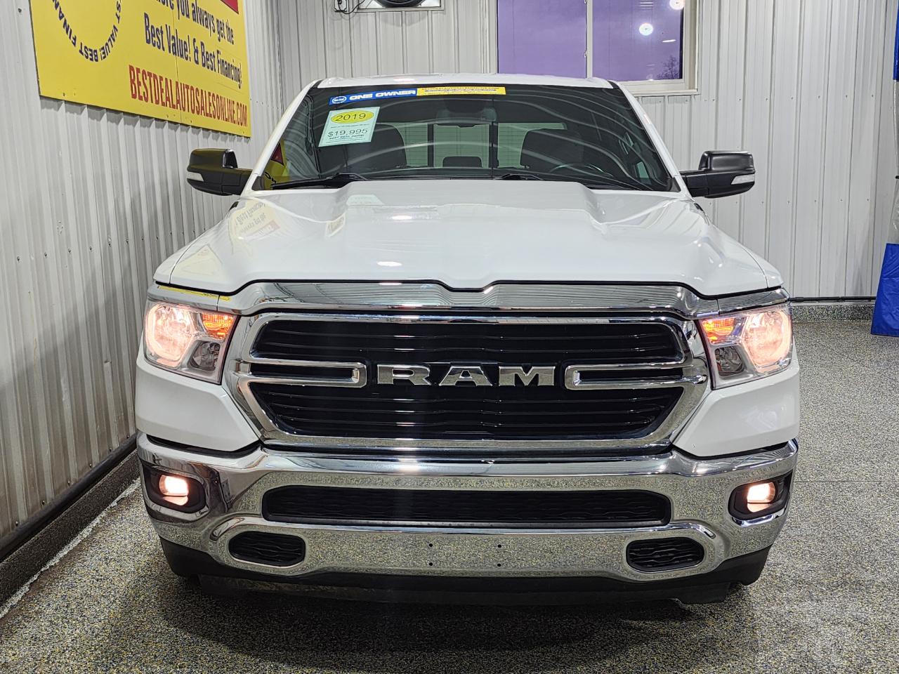 View vehicle photo 2