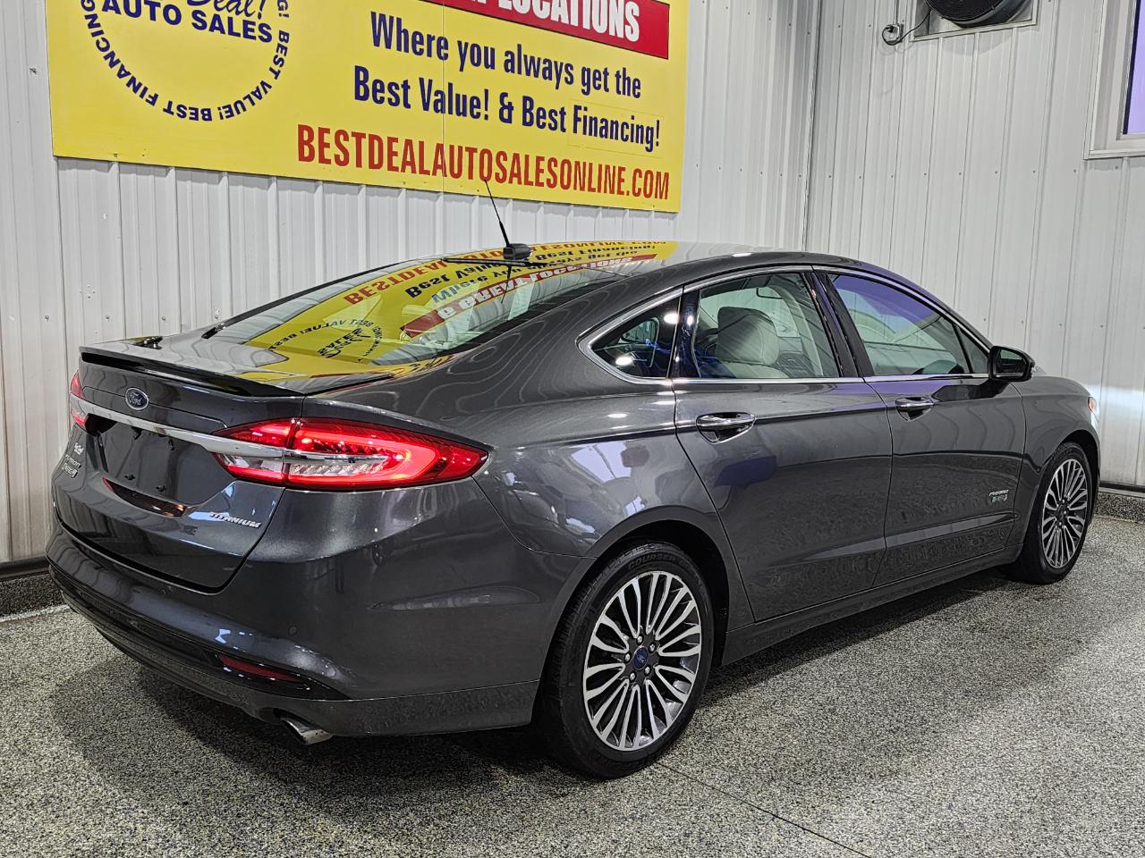 View vehicle photo 7