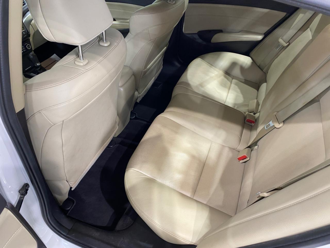 Acura ILX 8-Spd AT w/ Premium Package 2016