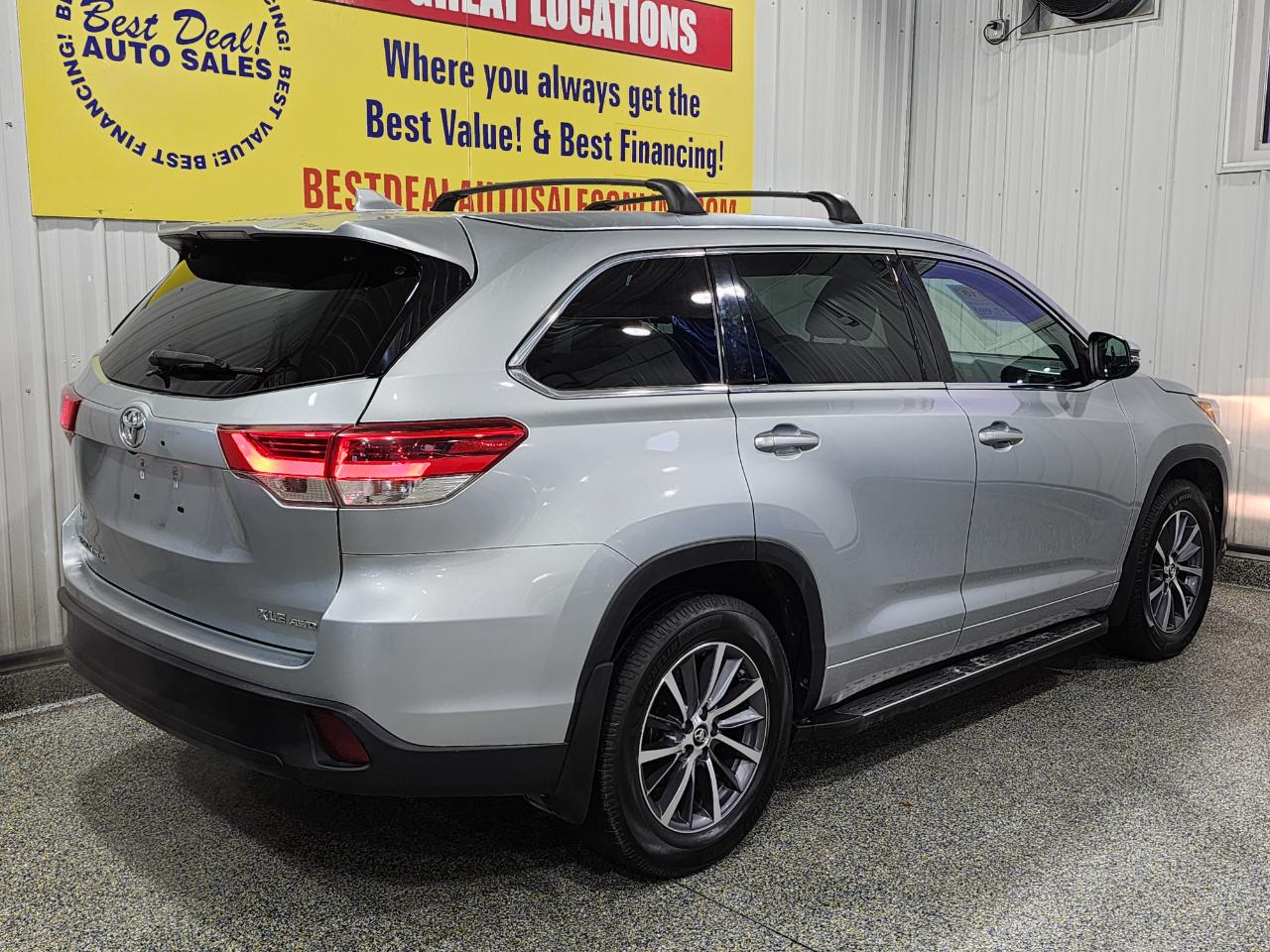 View vehicle photo 7