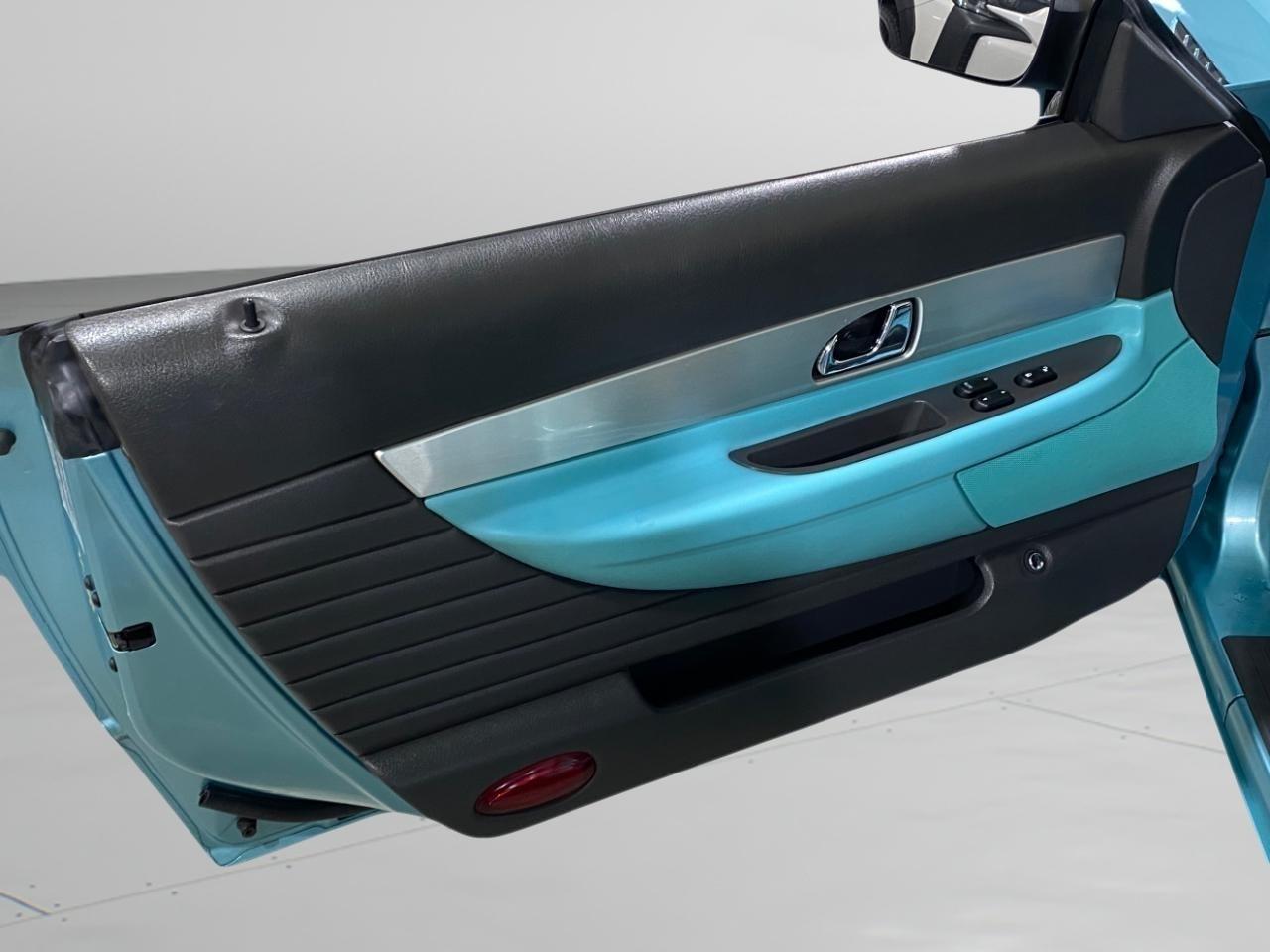 Ford Thunderbird Deluxe 2002