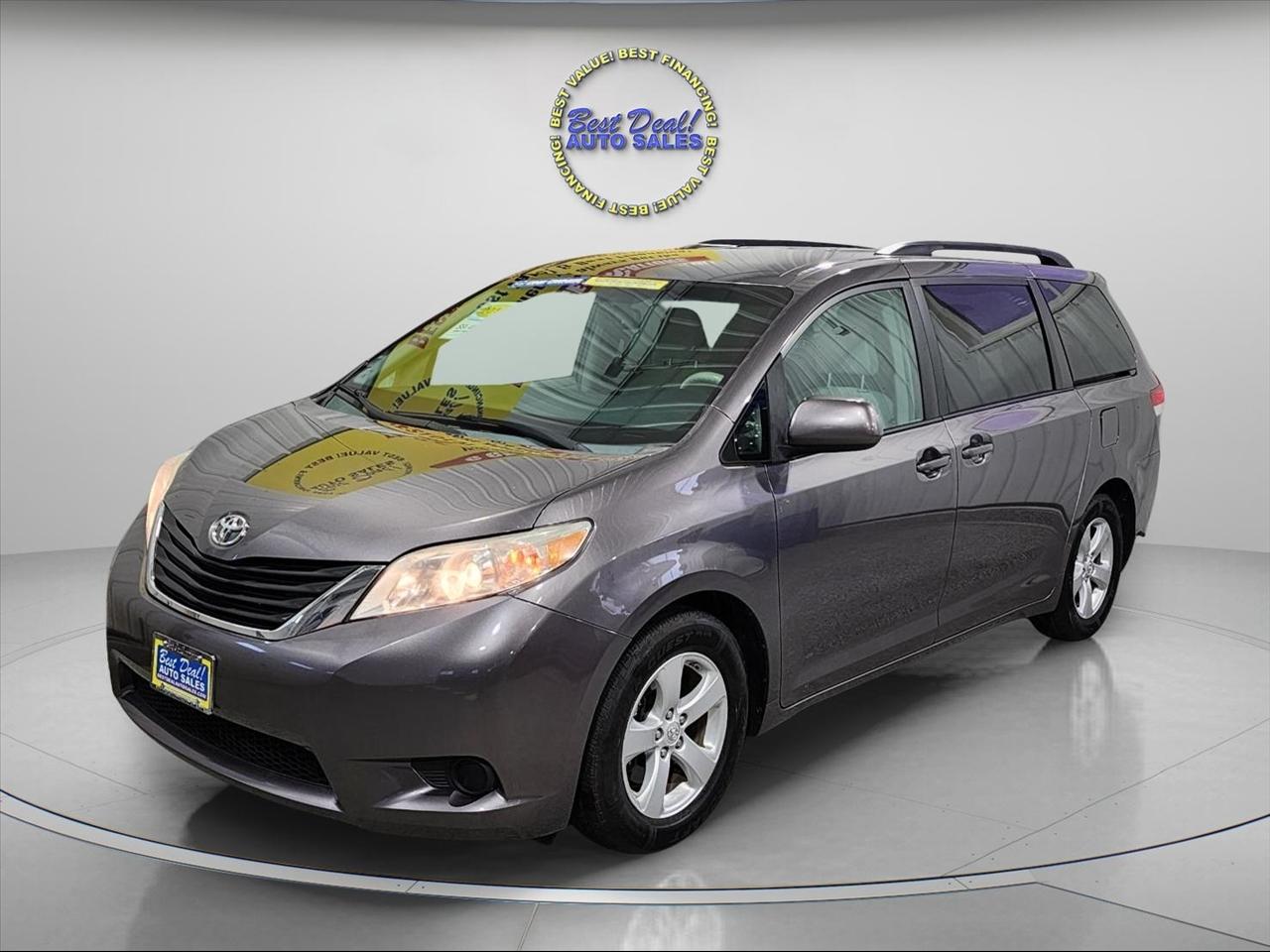 2014 Toyota Sienna LE 8-Passenger 4dr Mini-Van