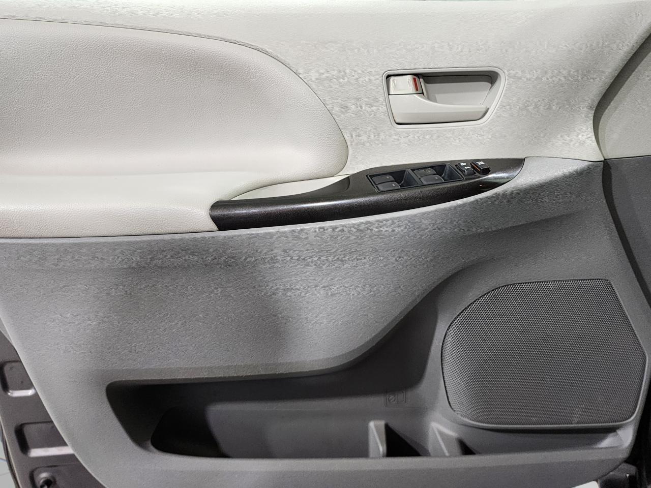 Toyota Sienna  2014