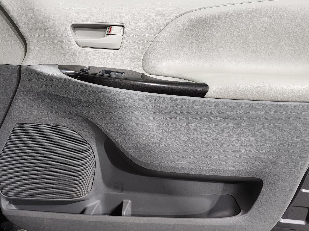 Toyota Sienna  2014