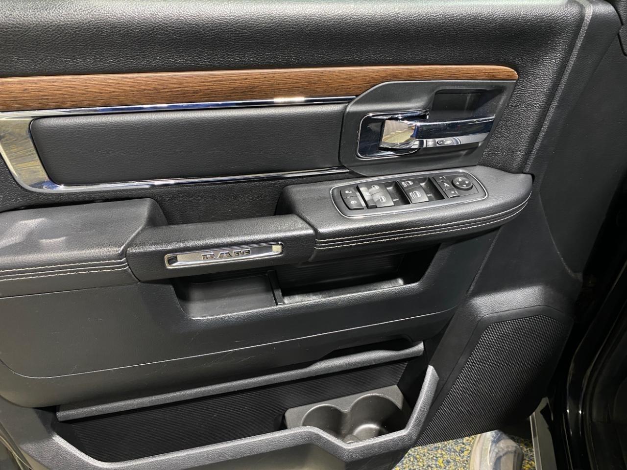 RAM 1500 Laramie Crew Cab SWB 4WD 2016