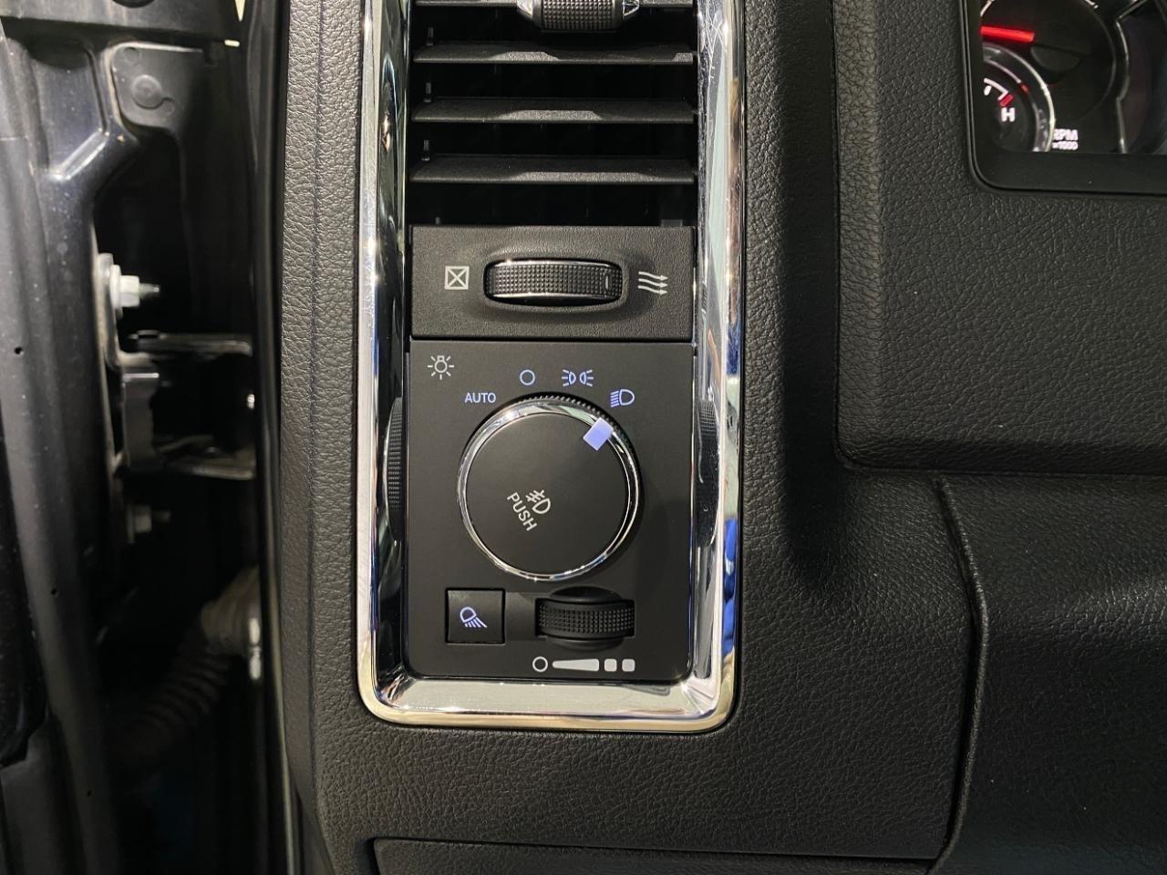 RAM 1500 Laramie Crew Cab SWB 4WD 2016