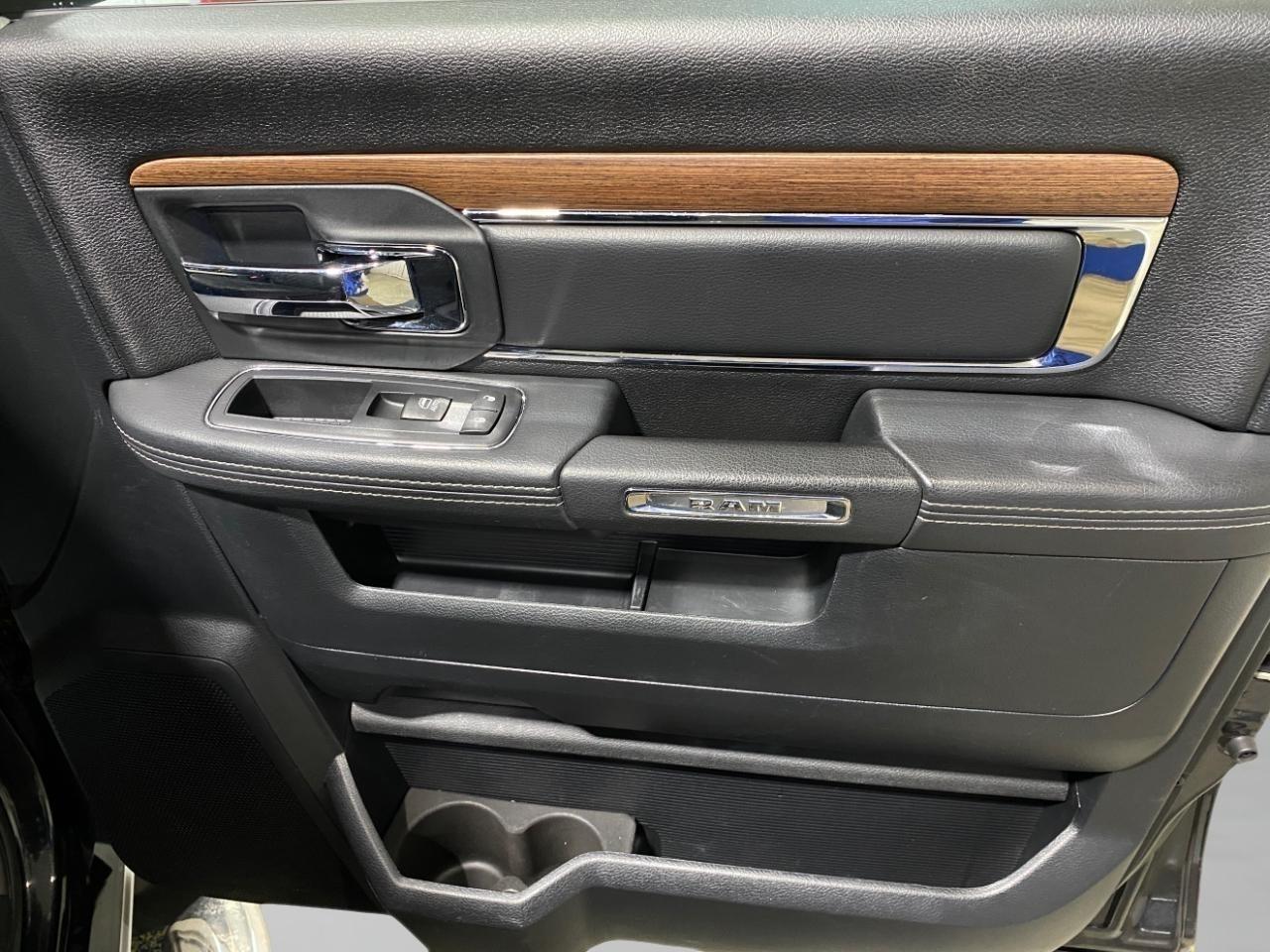 RAM 1500 Laramie Crew Cab SWB 4WD 2016