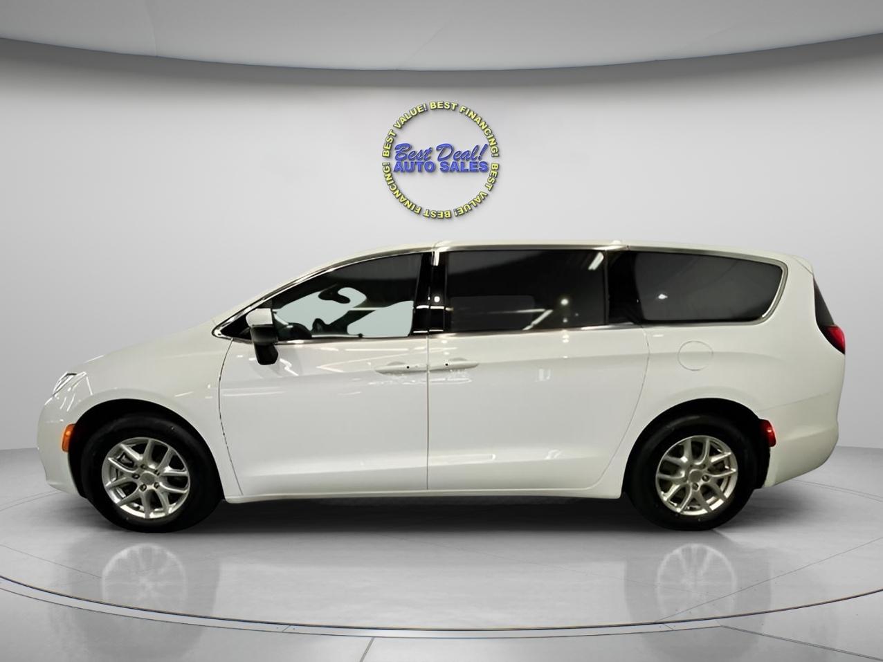 Chrysler Pacifica Touring 2023